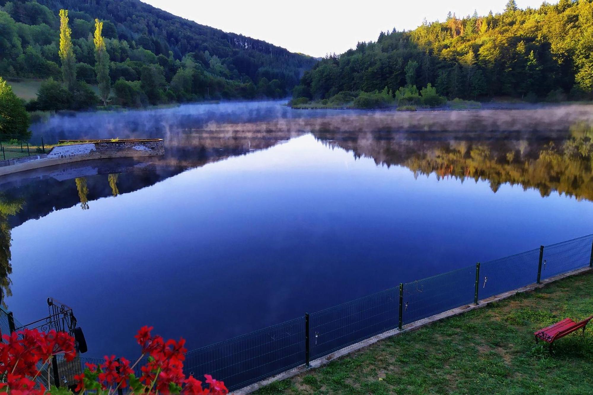 Le Lac Des Moines Condat  외부 사진