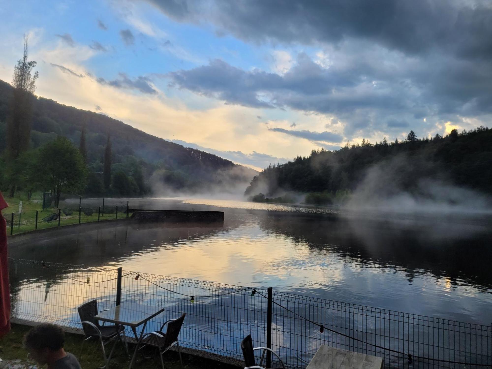 Le Lac Des Moines Condat  외부 사진